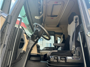 Interior photo 1: Timber truck, Crane truck MAN TGS 26.500 6X4H-4 BL TGS 26.500 6X4H-4 BL, PriTarder, HydroDrive, Lenk-/Lift, Heckkran Epsilon M13Z83