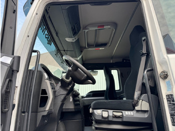 Interior photo 1: Cab chassis truck MAN TGX 26.440 6X2-4 LL TGX 26.440 6X2-4 LL, Lift-/Lenkachse
