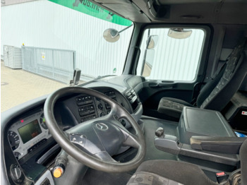 Interior photo 1: Hook lift truck Mercedes-Benz Actros 2541 L 6x2 Actros 2541 L 6x2, Retader, Lenkachse Interior photo 1: Hook lift truck Mercedes-Benz Actros 2541 L 6x2 Actros 2541 L 6x2, Retader, Lenkachse