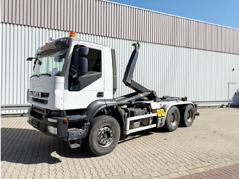 Hook lift truck