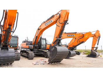 Crawler excavator Develon DX450LCA-7M Crawler Excavator MY2025: picture 3