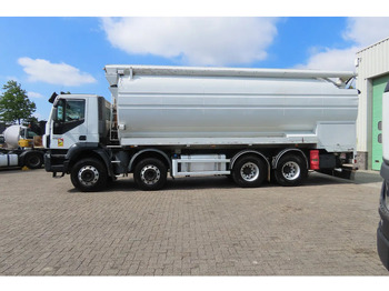 Tank truck Iveco Eurotrakker 410 8x4. Light damages, 100% all working. 100% drivable: picture 4