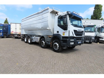Tank truck Iveco Eurotrakker 410 8x4. Light damages, 100% all working. 100% drivable: picture 3