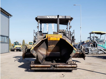 Asphalt paver VOLVO ABG 6820: picture 3