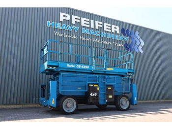 Scissor lift GENIE