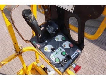 Scissor lift Haulotte Compact 14 Electric, 14m Working Height, 350kg Cap: picture 4 Scissor lift Haulotte Compact 14 Electric, 14m Working Height, 350kg Cap: picture 4