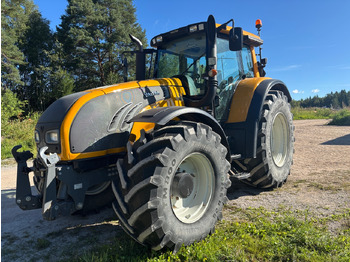 Farm tractor VALTRA T202