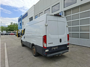 Passenger van IVECO Daily 35S13V: picture 3