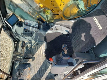Crawler excavator 2019 Liebherr R 926 LC: picture 5