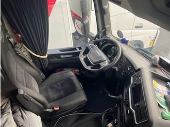 Interior photo 1: Tractor unit Iveco S-WAY AS 440 S