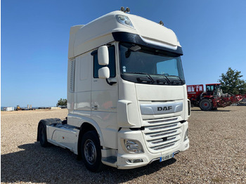 Interior photo 1: Tractor unit DAF XF530 Super Space Cab