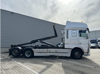 Hook lift truck, Crane truck DAF XF 440 FAN SSC / Hiab Hook 21 Ton / 557 dkm / 9 Ton Front Axle: picture 2