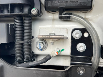 Tractor unit Renault T480 2023 model***T480 330.000km 2 x dieseltanks***: picture 3