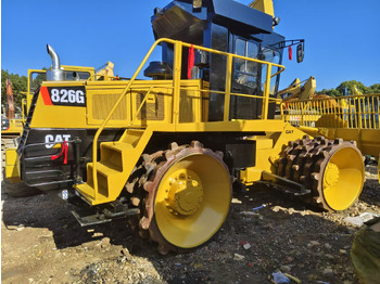 Compactor CATERPILLAR