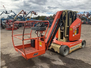 Vertical mast lift JLG