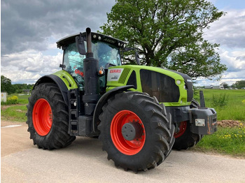 Farm tractor CLAAS Axion 920