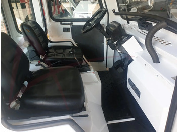 Baggage tractor NISSAN FV02: picture 5