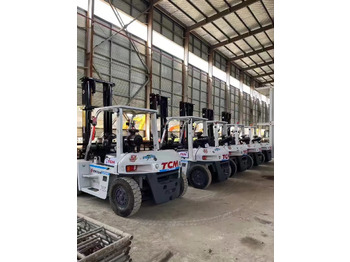 Diesel forklift TCM