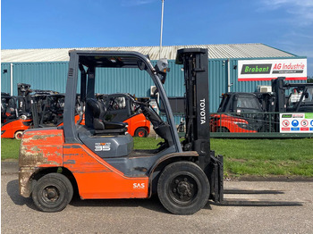 Diesel forklift TOYOTA FDF 30