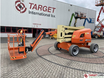 Articulated boom JLG