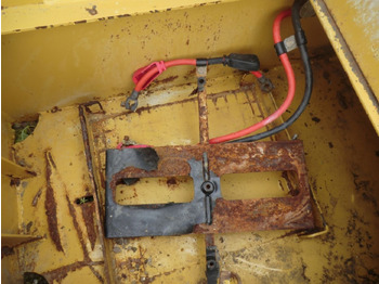 Hydraulic tank for Construction machinery Caterpillar 735 Serbatotio olio idraulico, completo di porta batterie, quadro elettrico.: picture 5 Hydraulic tank for Construction machinery Caterpillar 735 Serbatotio olio idraulico, completo di porta batterie, quadro elettrico.: picture 5