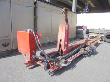 Hook lift truck