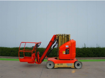 Vertical mast lift JLG