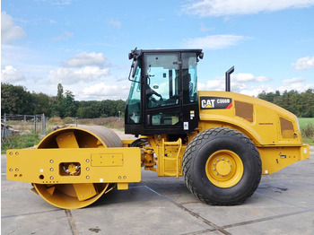 Roller CATERPILLAR CS66B