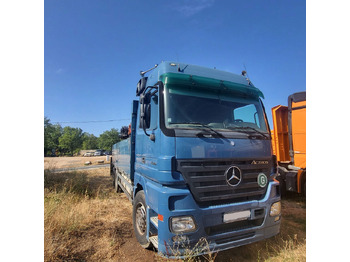 Dropside/ Flatbed truck, Crane truck Mercedes-Benz Actros 2546 L 6x2 stake body - crane Atlas 200.2: picture 2