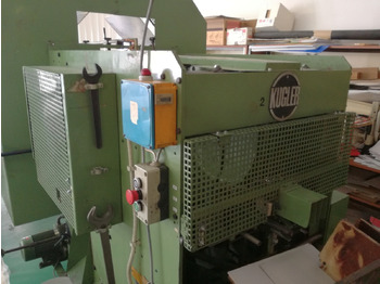 Paper cutting machine
