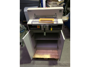 Paper cutting machine