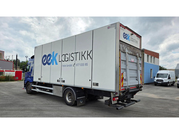 Box truck Volvo FM330 4X2: picture 4