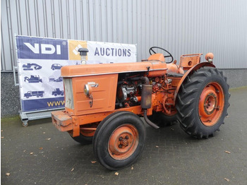Farm tractor RENAULT