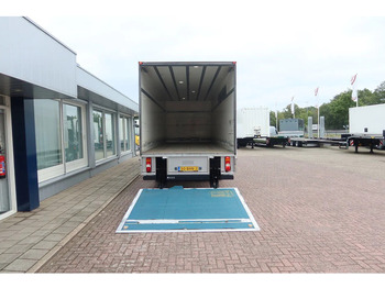 Box truck Mercedes-Benz Antos 1924 LL Bakwagen + laadklep 2500 kg: picture 4