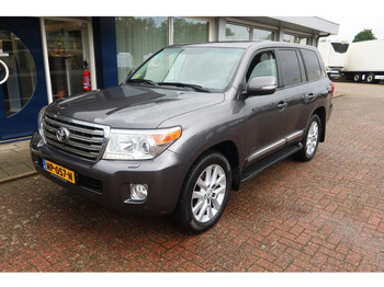 Car TOYOTA Land Cruiser