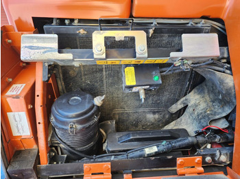 Mini excavator HITACHI ZX85USB-6: picture 4