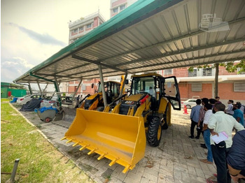 New Backhoe loader CATERPILLAR 424: picture 5