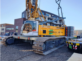 Crawler crane LIEBHERR