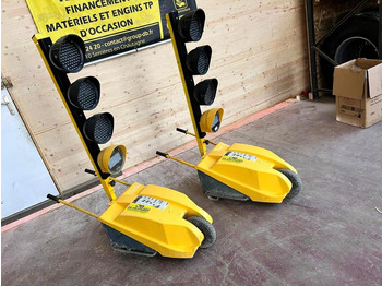 Construction equipment FEUX DE CHANTIER TRICOLORES TTS TEMPO AVEC TELECOMMANDE D'OCCASION: picture 4