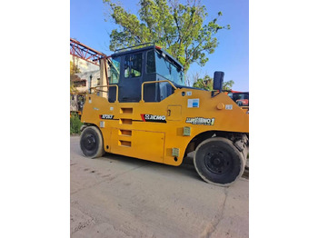 Pneumatic roller XCMG