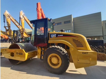 Compactor CATERPILLAR