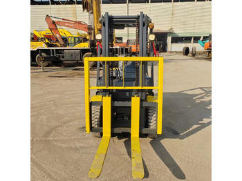 Diesel forklift KOMATSU FD30: picture 4