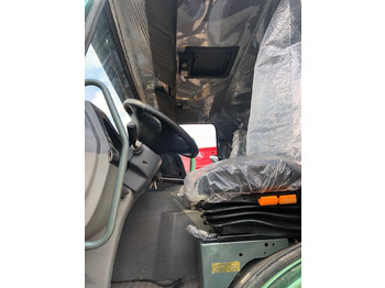 Tractor unit HOWO 420: picture 4