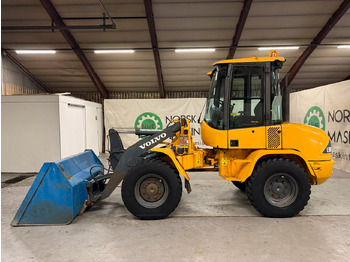 Wheel loader Volvo L30B: picture 2