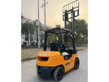 Diesel forklift TOYOTA