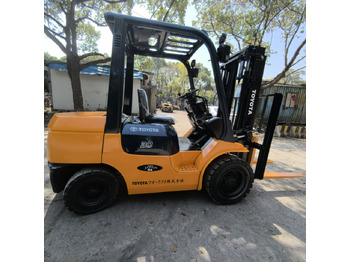 Diesel forklift TOYOTA