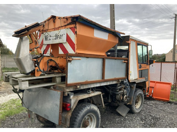 Snow removal vehicle