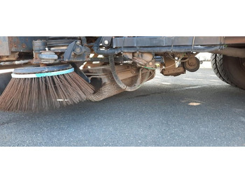 Road sweeper Mercedes-Benz 1824 Axor 1-Hand: picture 4