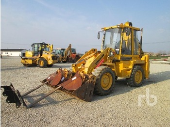 Backhoe loader Komatsu WB98A 4X4: picture 1
