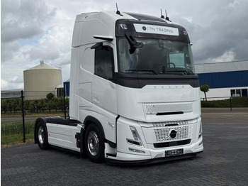 Tractor unit VOLVO FH13 460